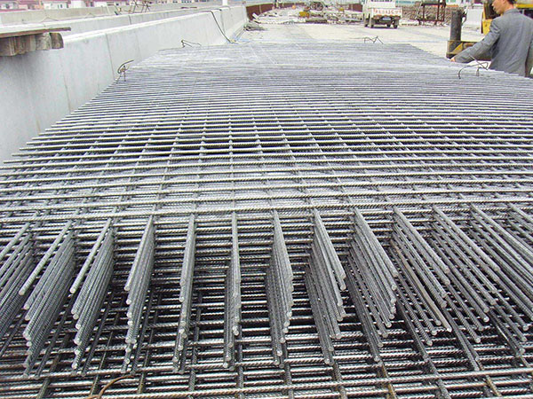 东北钢丝网厂家向您介绍钢筋网在水泥混凝土路面工程的应用